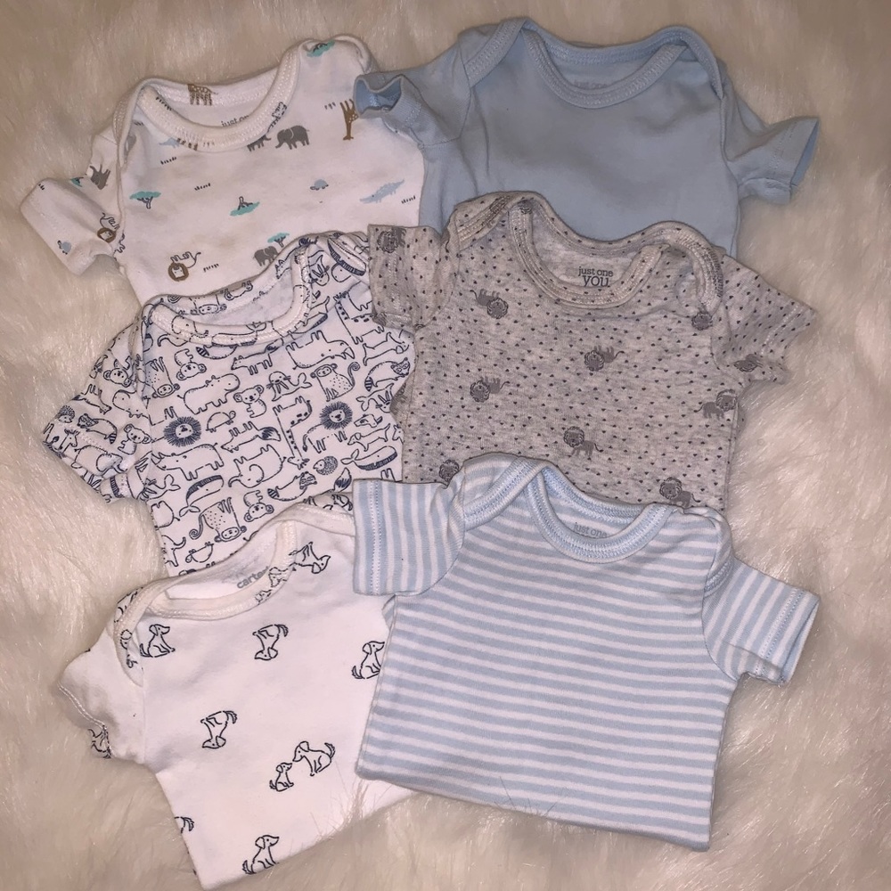 Carters newborn onesies 👶🏽